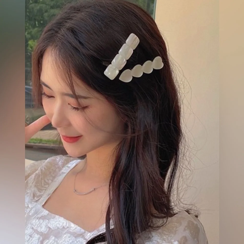 New Luxe 4pcs Faux Acrylic Milk White Romantic Hair Clip Set ✨✨💕💕